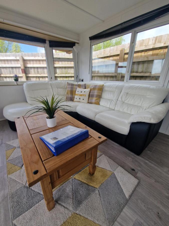 Featheredge Corner Lodge Вэллс Экстерьер фото