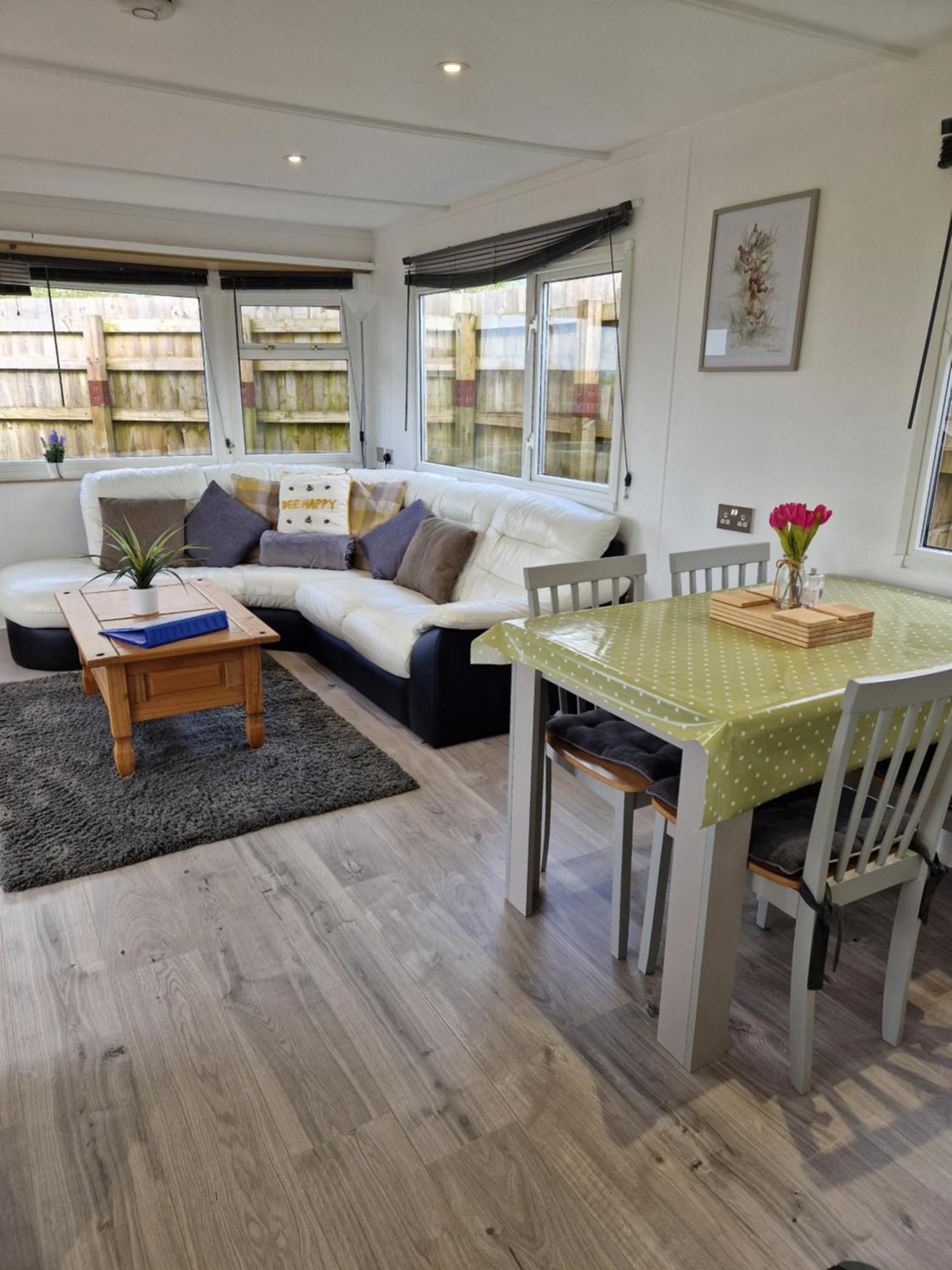Featheredge Corner Lodge Вэллс Экстерьер фото