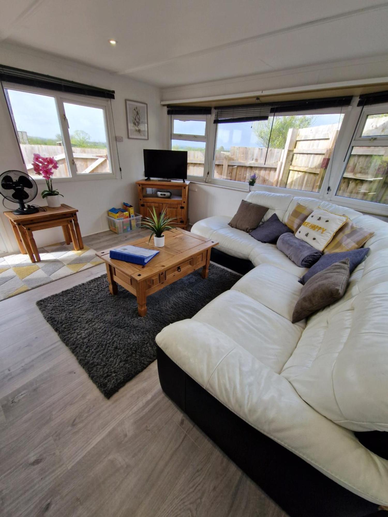 Featheredge Corner Lodge Вэллс Экстерьер фото